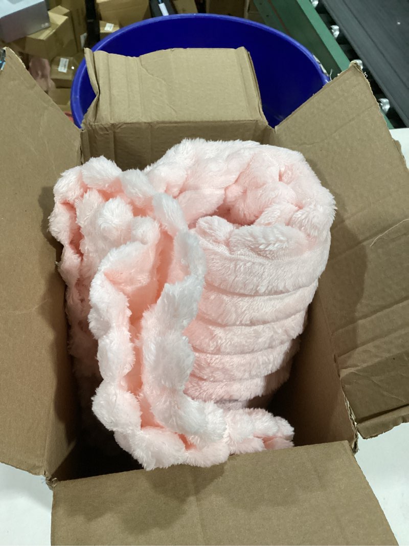 Condition photo showing Good Condition for Bedelite 50x60 inch pink polyester blanket 