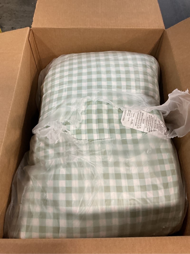 Condition photo showing Good Condition for bedsure floral quilt king - reversible botanical floral comforter, spring lightweight bedspread quilted bedding, soft microfiber coverlet for all seasons (106"x96") | floral, spring, reversible, ultra soft, lightweight 01 - bouquet king (106" x 96")