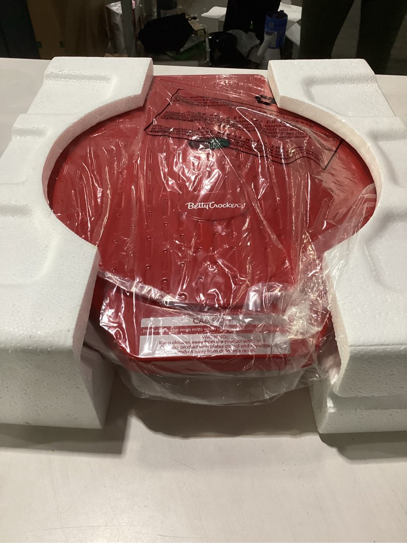 Condition photo showing New/Like New for betty crocker pizza maker plus, 12" indoor electric grill, nonstick griddle pan for pizzas, quesadillas, tortillas, nachos and more, 12" electric griddle for delicious meals and snacks, red red full size