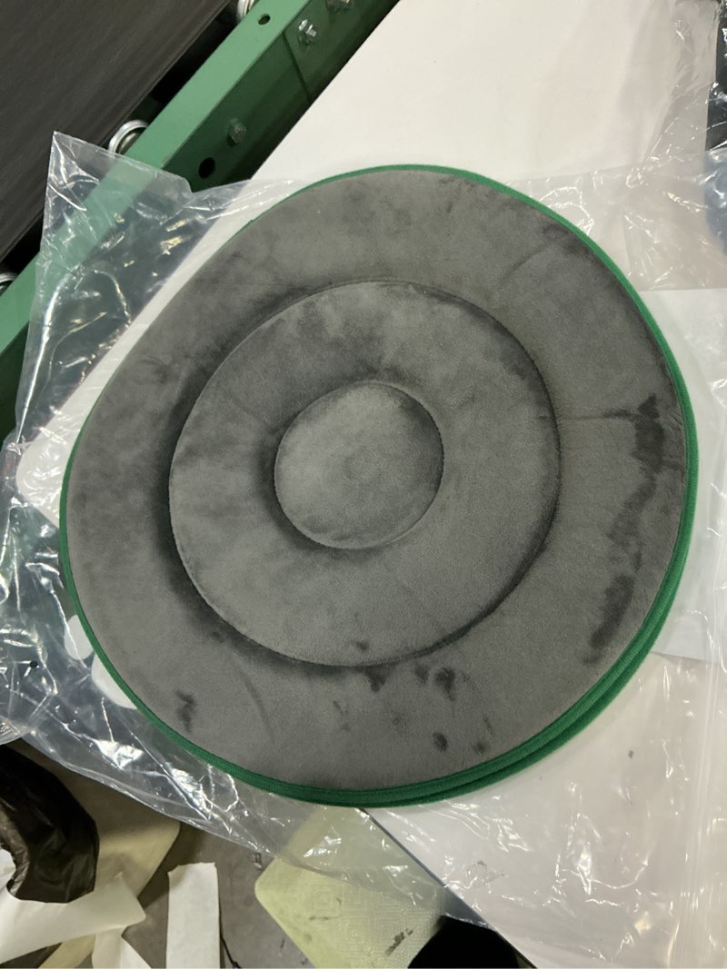 Condition photo showing Good Condition for 360 Degree Swivel Seat Cushion for Car or Chair,Rotating Seat Cushion Pivot Disc Pad for Elderly,Swivel Car Seat Chair Assist for Elderly to Turning Easily from Bed to Wheelchair