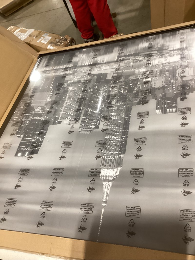 Condition photo showing New/Like New for LaVie Home 24x28 Picture Frame for Wall Display, 24x28 Black Picture Frame with HD Plexiglas, 24 x 28 Photo Frame 1 Pack, Display Frame for Vertical or Horizontal, Classic Collection