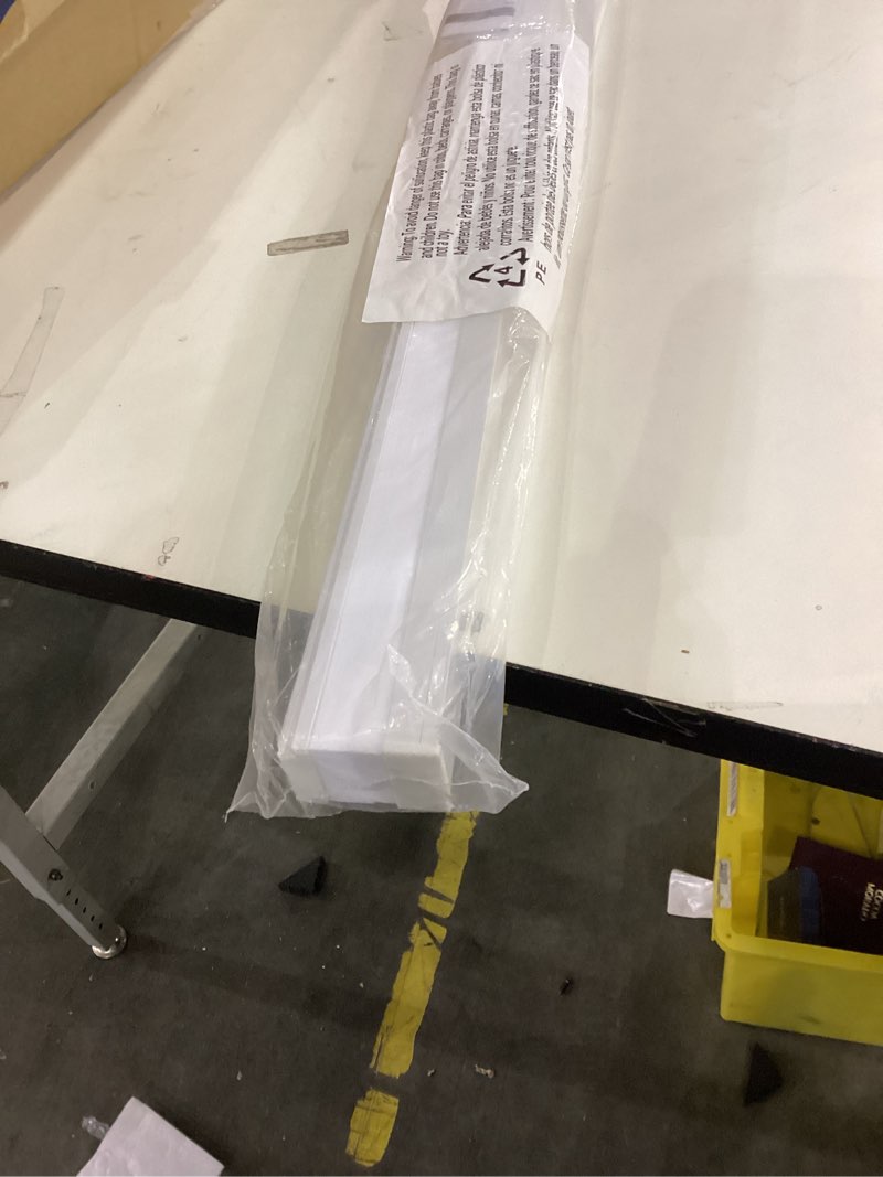 Condition photo showing Good Condition for Window blind