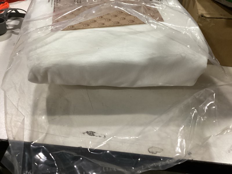 Condition photo showing Good Condition for Bedsure White Duvet Cover King Size - 3 Pieces Prewashed Cotton-Like Polyester Extra Soft Bedding Set, Includes 1 Duvet Cover 104x90 Inches with Zipper Closure & 2 Pillow Shams, Comforter Not Included 00 - White (No Comforter) King (104" x 90")