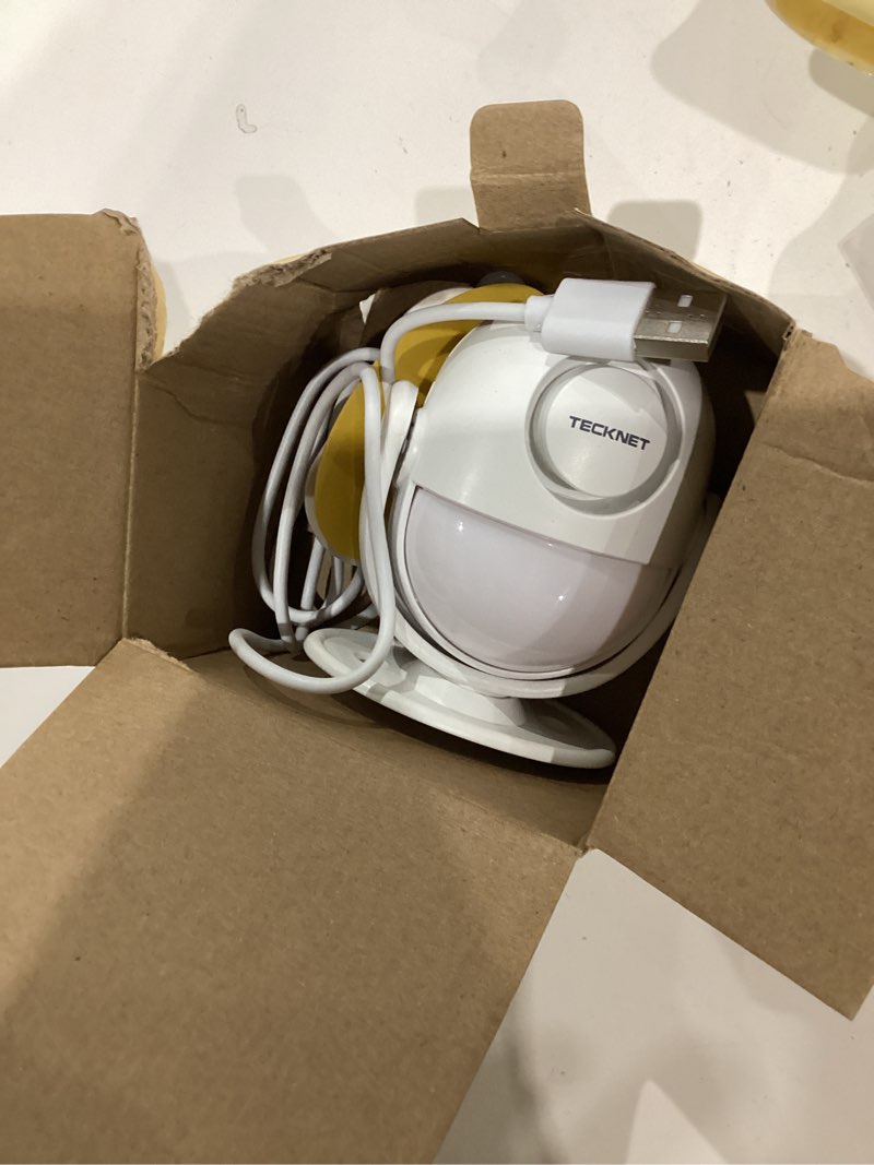 Condition photo showing Good Condition for TECKNET 125dB Loud Indoor Motion Sensor Alarm with 328ft Remote Control (40ft PIR Detector, Batteries), Wireless Infrared Motion Sensor, Security Motion Detector with Siren for Home Garage Van White