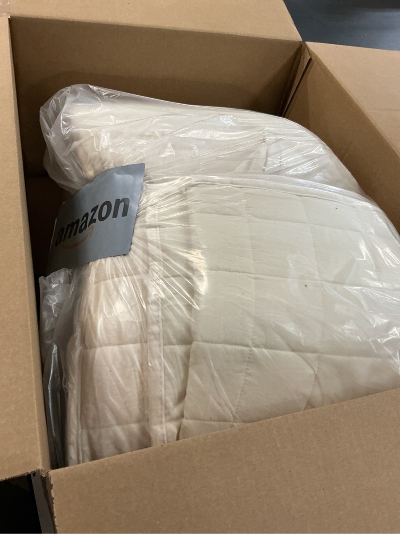 Condition photo showing Good Condition for BEDELITE Velvet Quilt Set King Size - Luxury Velvet Comforter Bedding Set 3 Pieces, Soft Cozy Cream White Oversized Bedspread Coverlet for All Seasons with 2 Pillow Shams Cream White King/Cal King(108"x92")