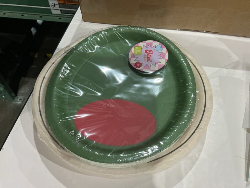 Condition photo showing New/Like New for xo, Fetti Martini and Olive Plate Set - 32 Pack | Green Olive, Martini Theme, Cocktail Party Plates, Tini Bit Older, Vegas, Poker