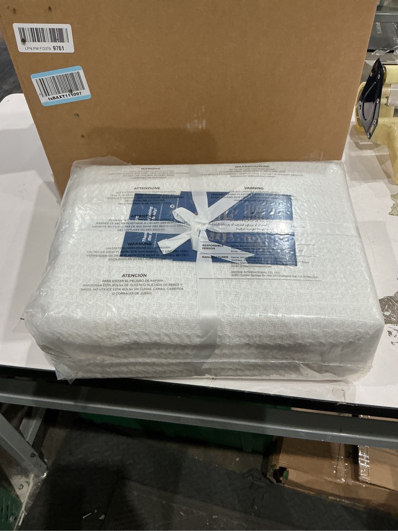 Condition photo showing New/Like New for bedsure gentlesoft 100% cotton blanket king size for bed - cooling breathable and soft for spring summer, thick cozy waffle weave blanket gifts for women, white, 104x90 inches 01 white king (104" x 90")