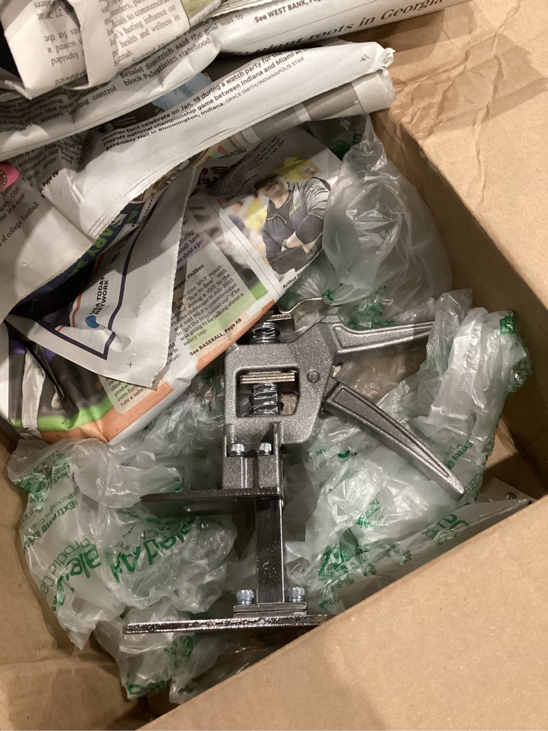 Condition photo showing Good Condition for Labor Saving Arm Jack 2 Pack, Hand Lifting Jack Tool, Multi-Function Height Adjustment Device, for Installing Doors, Windows, Cabinets, Woodworking, Lifting Furniture