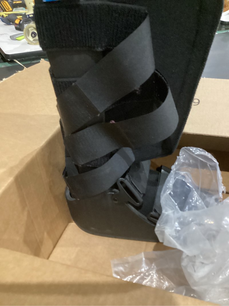 United Ortho Cam Walker Fracture Boot, Medium, Black