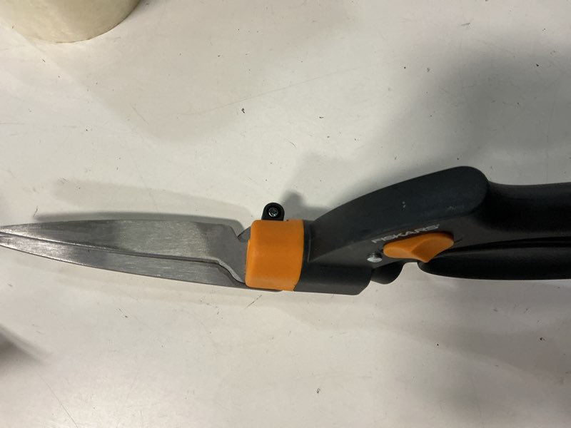 Condition photo showing As Is for fiskars shear ease steel straight edge grass shear