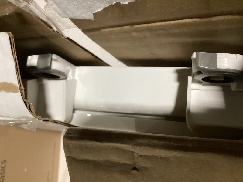 Condition photo showing New/Like New for kohler 4639-rl-0 cachet readylatch round toilet seat soft close, white white round ready latch
