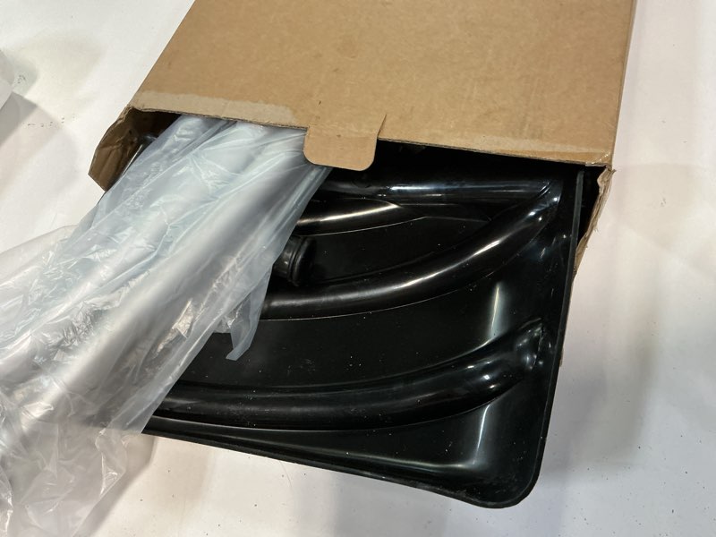 Condition photo showing Good Condition for GarveeLife 18 Inch Wide Blade Snow Shovel with Dual D-Ring Aluminum Handle, 3.5 Lbs Lightweight Port