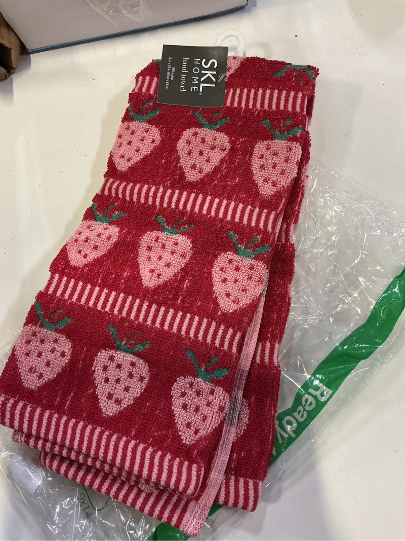 Condition photo showing Good Condition for (incomplete , 1 piece) skl home strawberry jacquard 100% cotton 2pc hand towel set, reversible & decorative for bath/kitchen/bar & gift, red