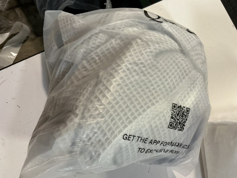https://lotting-media.assets.bidfta.com/lotting_d88f5191-e7e3-4859-9a75-ac2ac8b548da