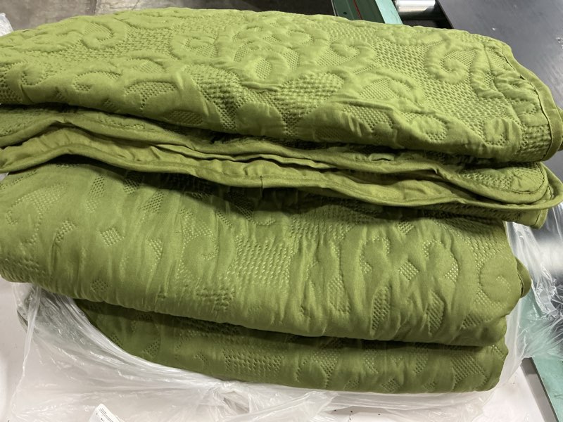 Condition photo showing Good Condition for kingnex oversized king bedspreads 128x120 for tall bed lightweight 3 piece coverlet set 1 extra wide quilt 2 pillow shams olive green oversized king 128x120 olive green