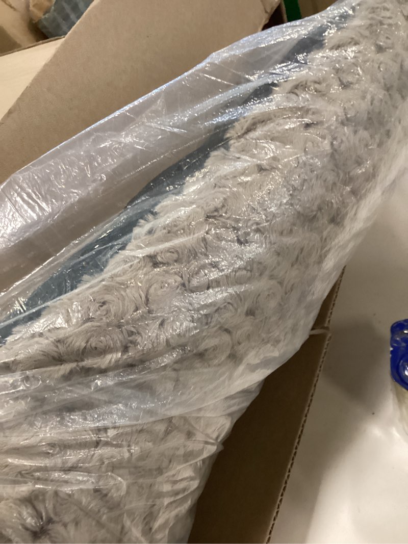 https://lotting-media.assets.bidfta.com/lotting_d89a7c2a-59ec-4fda-95e6-f8668ca1f640
