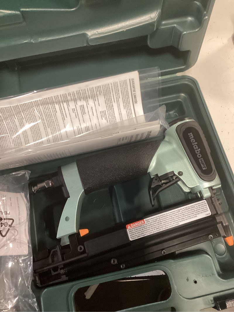Condition photo showing Good Condition for metabo hpt 23 ga. nailer kit