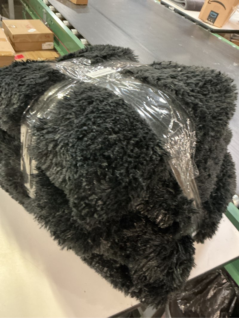 Condition photo showing Good Condition for area rug 7x10 for living room: black area rug 7 x 10 carpets for living room - shag rug modern indoor soft shaggy fuzzy floor carpet for bedroom(black/7x10feet) black 7' x 10' (rectangular)