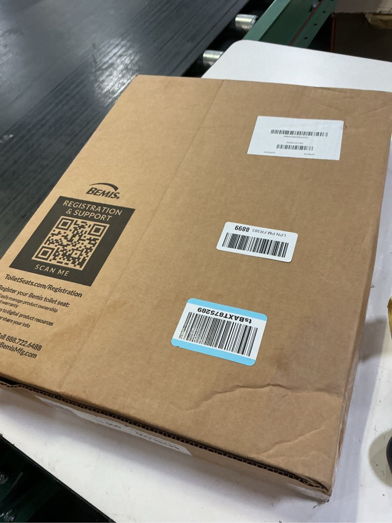Condition photo showing New/Like New for mayfair linden slow close toilet seat, non slip heavy duty wood, easy install, round, white round traditional hinge