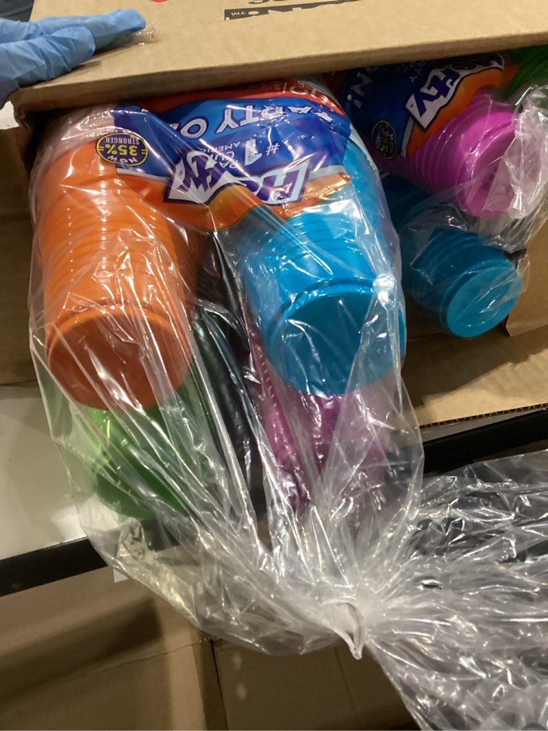 Condition photo showing New/Like New for hefty party cups - 100 ct