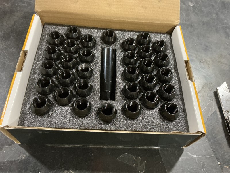 Condition photo showing Good Condition for dynofit 14mmx1.5 wheel lug nuts, 32x black m14x1.5 lug nut,conical/cone bulge seat, closed end long extended xl spline with 1 socket key fits 8 lug aftermarket wheels 32pcs black