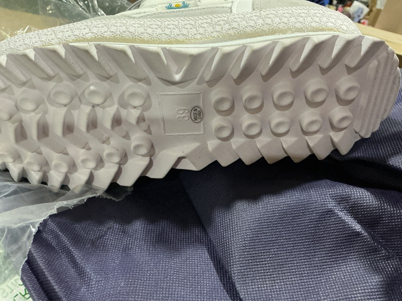 Condition photo showing Good Condition for dadawen women's winter waterproof fur lined frosty snow boots 7.5 white