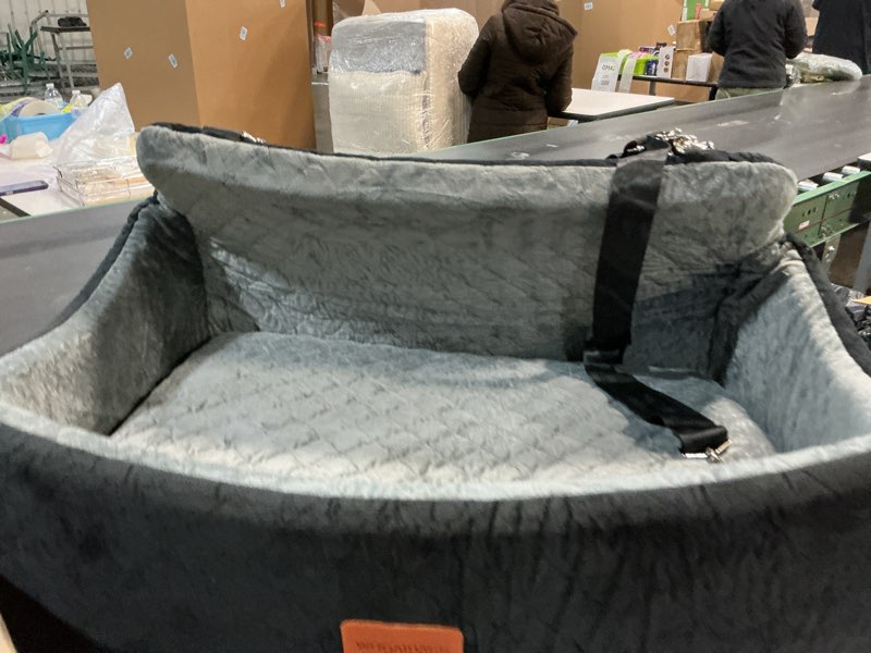 Condition photo showing Good Condition for Lealchum Dog Car Seat for Medium Dogs Up to 40lbs,Fully Detachable 