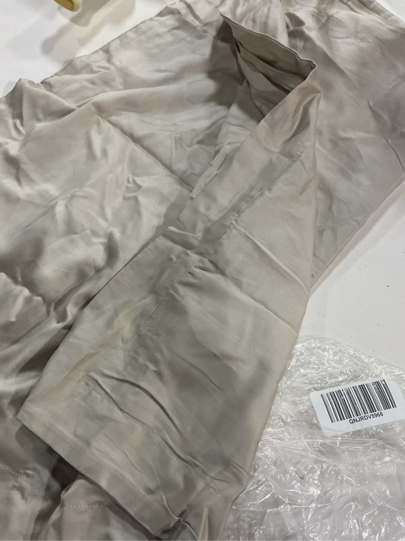 Condition photo showing Good Condition for quince, organic bamboo , one pillowcase 26”x26”/sand