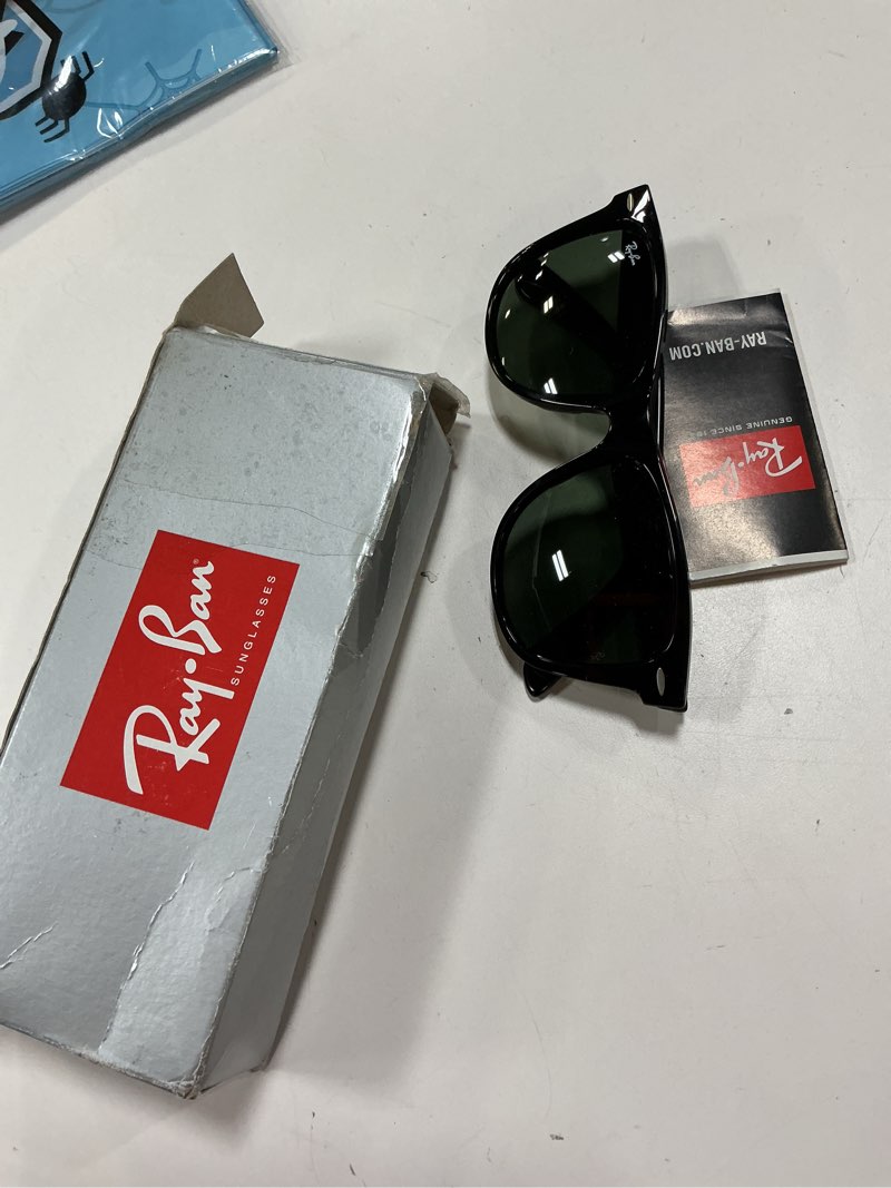 Condition photo showing Good Condition for Ray-Ban RB2140 Original Wayfarer Square Sunglasses Black/G-15 Green 54 mm