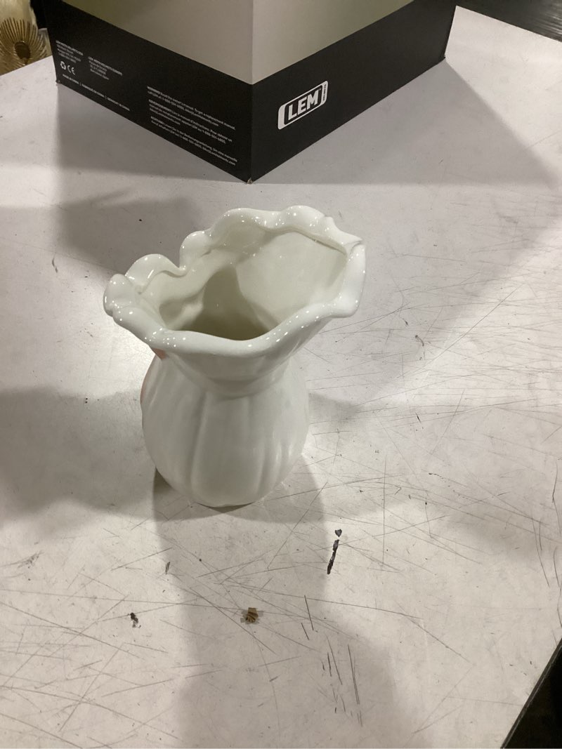 Condition photo showing Good Condition for coquette pink ceramic bow vase, flower vase with bow for roses tulips artificial flowers, cute decor for bathrooms, dressers, windowsills, home, christmas c(1pcs)