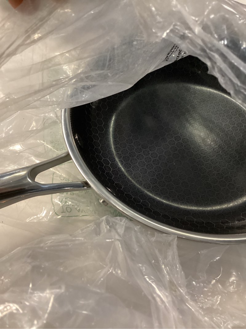 Condition photo showing Good Condition for hexclad hybrid nonstick 8-inch frying pan with tempered glass lid, stay-cool handle, dishwasher-friendly, oven-safe up to 900°f, induction ready, compatible with all cooktops pan + lid 8-inch