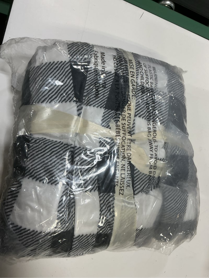 Condition photo showing New/Like New for pavilia black white fleece throw blanket for couch with pom pom fringe, buffalo checkered plaid, soft cozy fuzzy flannel blanket for sofa bed, large lightweight plush all season throw, 60x80 inches checkered white 60"x80"