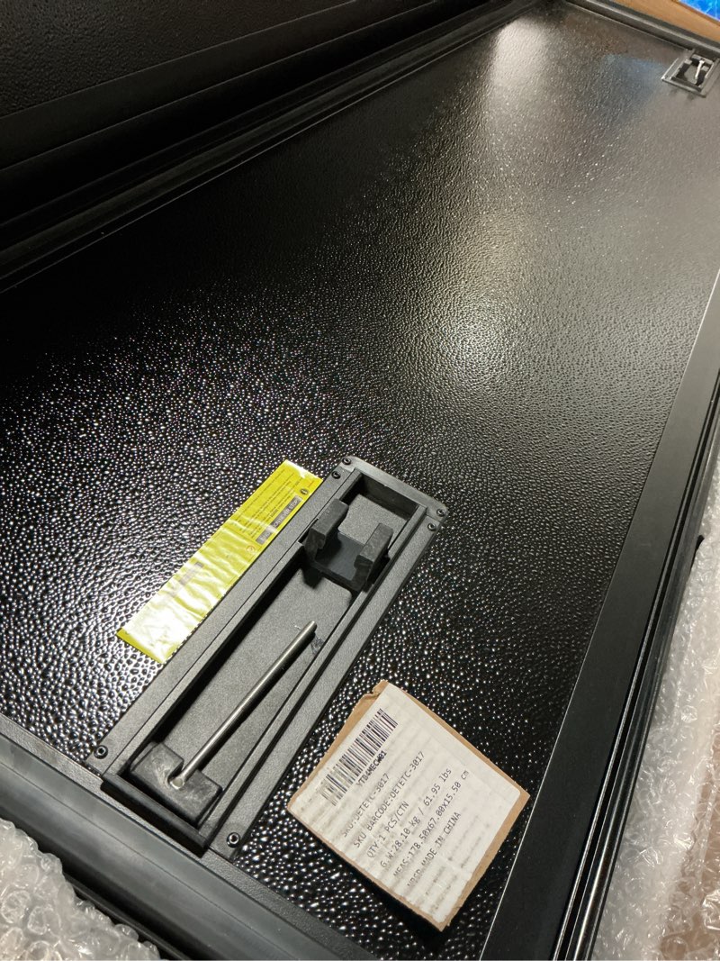 Condition photo showing Good Condition for OETETC-3017(Worksport AL3 Quick Latch Hard Tonneau Cover (similar)