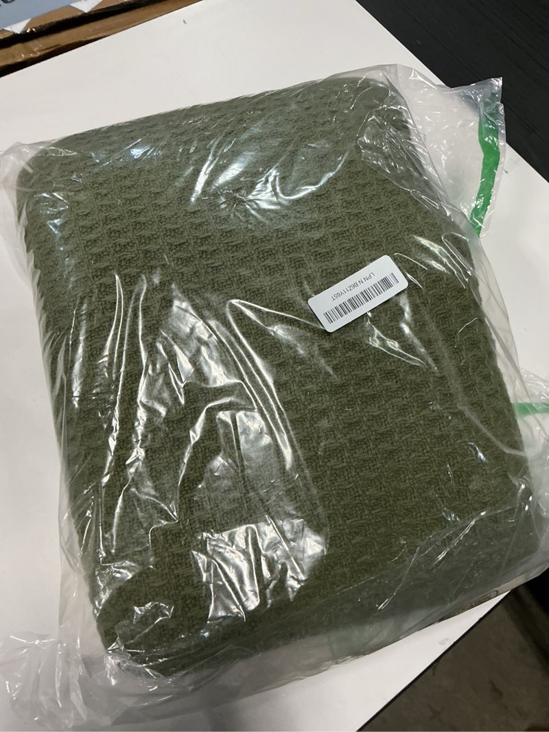 Condition photo showing New/Like New for bedsure gentlesoft 100% cotton blanket king size for bed - breathable and soft for spring summer, thick cozy waffle weave blanket gifts for women, olive green, 104x90 inches 04 olive green king (104" x 90")