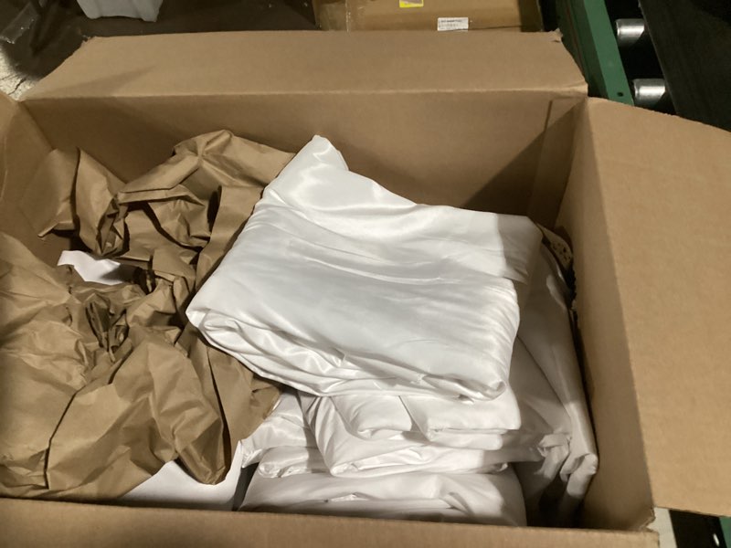 Condition photo showing Good Condition for 10 Pack Premium Polyester Tablecloths - 132 Inch White Round Table Cover, Bulk Linen for Wedding, Pa