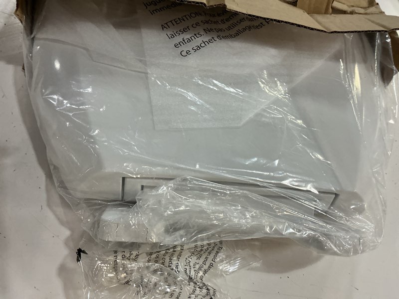 Condition photo showing New/Like New for american standard 5257a65mt.020 cardiff slow-close elongated front toilet seat, white white modern