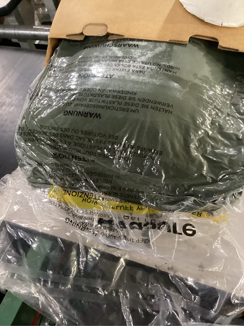 Condition photo showing New/Like New for bedsure queen comforter set, dark green soft prewashed bedding for all seasons, 3 pieces gentlesoft™ bed set, 1 lightweight comforter (90"x90") and 2 pillowcases (20"x26") queen(90"x90") 03 - dark green