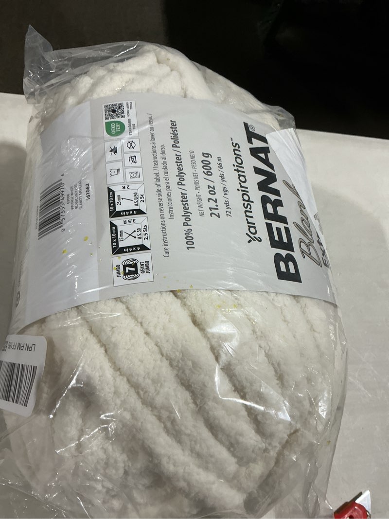 Condition photo showing Good Condition for Spinrite Bernat Blanket Extra Thick 600g-Vintage White