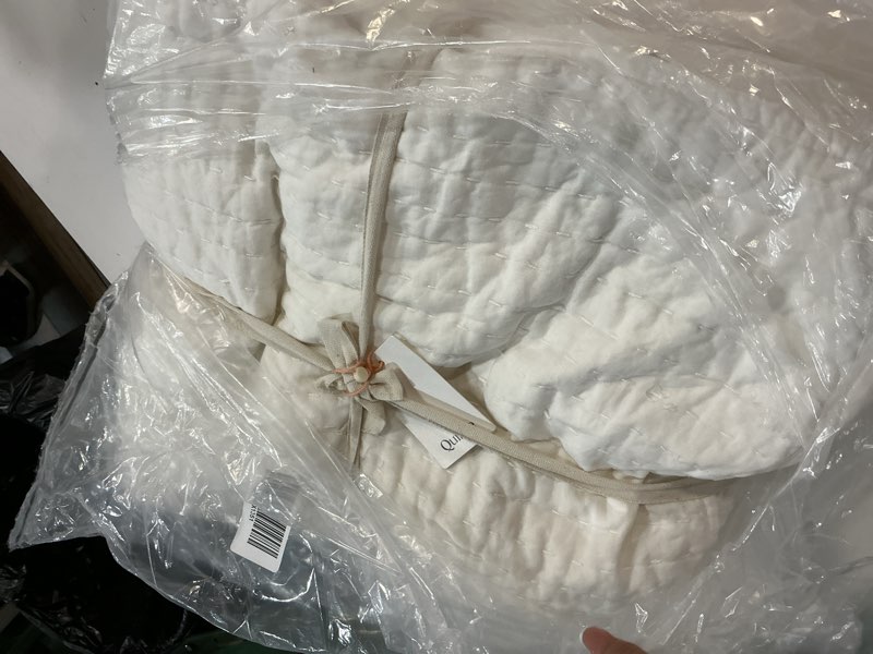 Condition photo showing New/Like New for quince european linen cotton stitch quilt 88”*92inch 