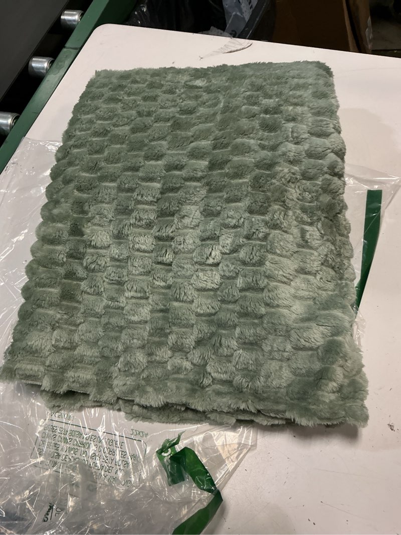 https://lotting-media.assets.bidfta.com/lotting_d9295dc1-5a19-4a62-ba29-32819cd68a0f
