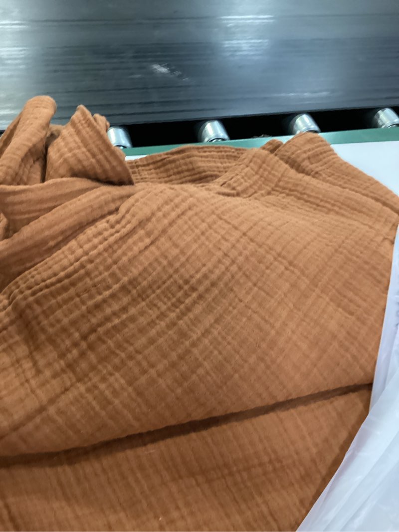 Condition photo showing Good Condition for organic cotton gauze duvet cover size: twin