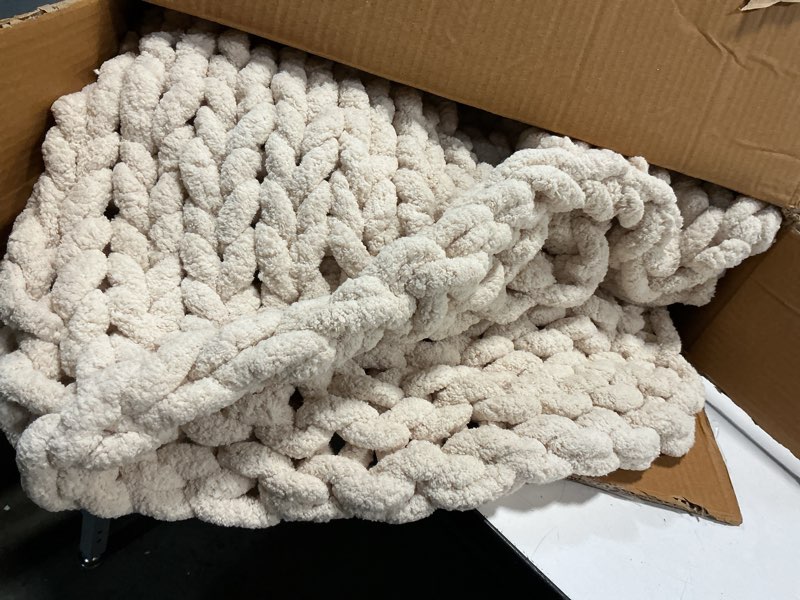 Condition photo showing Good Condition for Admitrack Chunky Knit Blanket Throw 51"x63", 100% Hand Knit Chenille Throw Blanket for Sofa & Home Decor, Soft and Cozy Knitted Throw Blankets (Ivory?51"x63") Ivory 51"×63"
