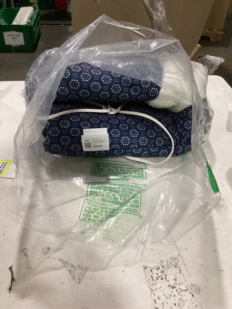Condition photo showing Good Condition for K&H Pet Products Thermo-Pet Cave Heated Cat Bed for Large Cats, Indoor Heated Warming Bed for Dogs & Cats, Covered Cave Pet Tent, Collapsible, Machine Washable, Safety Listed - 17 X 15 X 13in Navy Navy/Geo Flower 17 X 15 X 13 Inches Heated