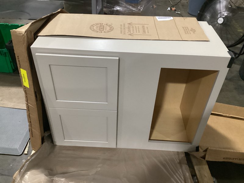 Condition photo showing Good Condition for microwave/wall kitchen cabinet with doors