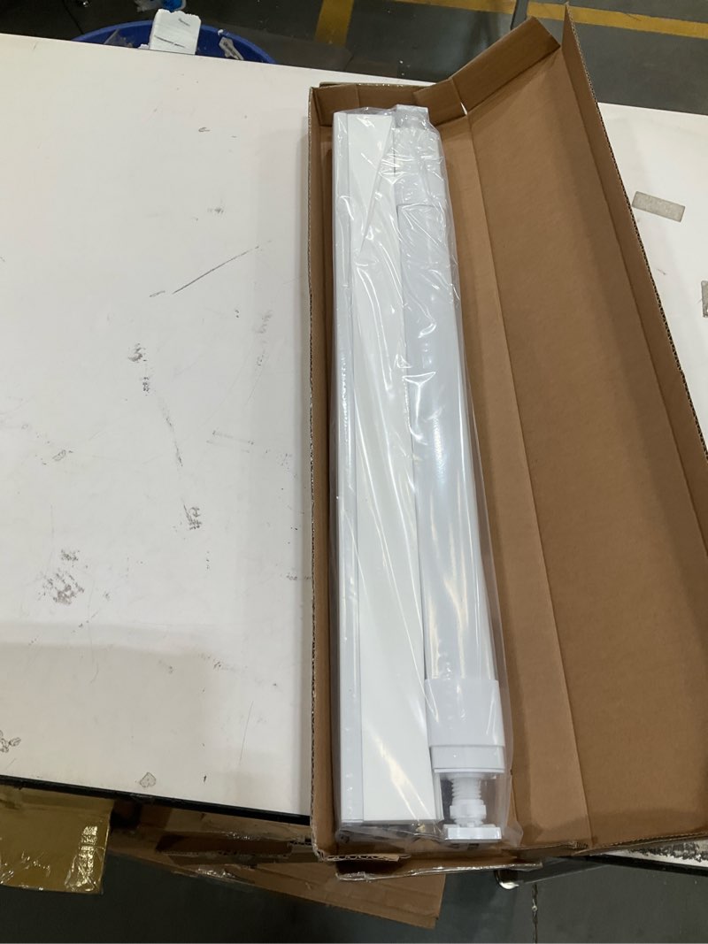 Condition photo showing Good Condition for blindsavenue cellular honeycomb cordless shade, 9/16" single cell, light filtering, white, size: 25.5" w x 72" h white 25.5"w x 72"h