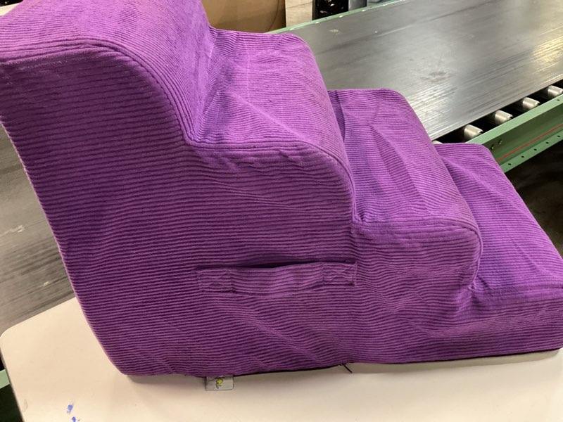 Condition photo showing Good Condition for mesa lemon dog steps for small dogs, 4-step dog ramp and stairs for high beds and sofa, non-slip pet stairs removable and easy to clean cover, purple purple 4.0 4-step 20"h