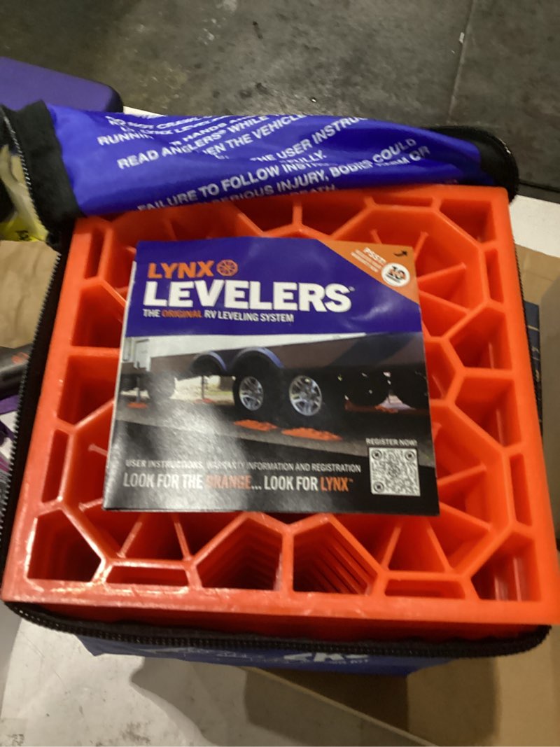 Condition photo showing New/Like New for lynx levelers 11 pack including 1 lynx cap level top for rv/trailer/motorhome/vanlife interlocking leveling blocks with storage bag for most leveling and stabilizing functions. 00015, made in usa. levelers 10 pack