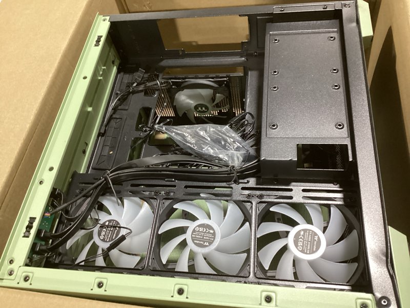 Condition photo showing Good Condition for thermaltake view 380 tg argb matcha green atx case; 4x120mm argb fans included; supports hidden-conn
