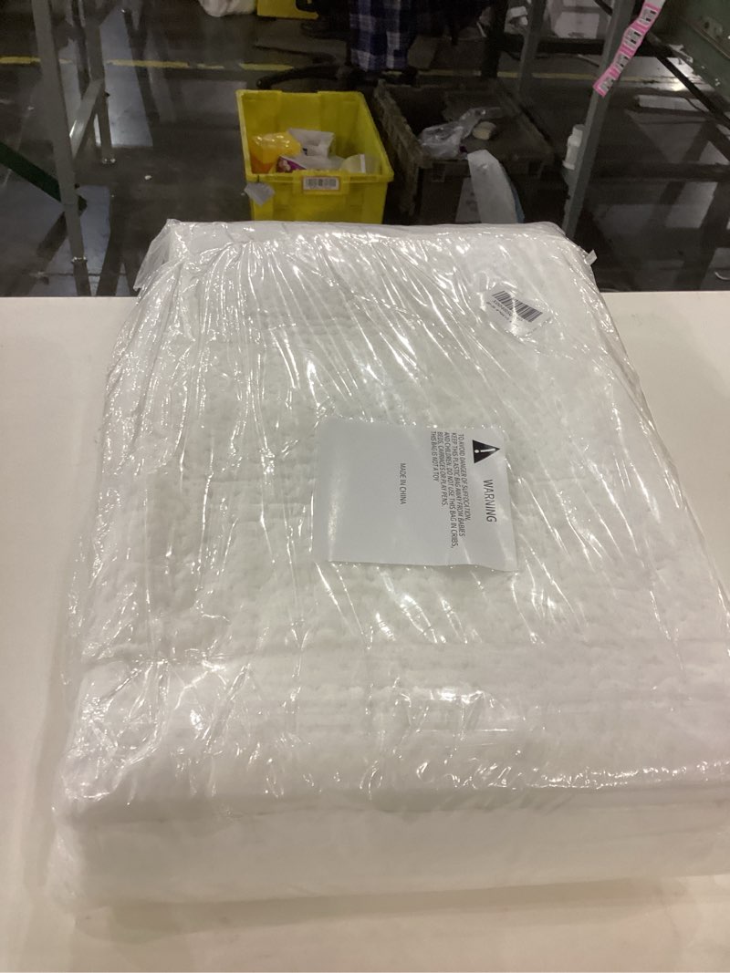 https://lotting-media.assets.bidfta.com/lotting_d96bdbab-9286-4cdd-a8e8-e9e37cc2385f