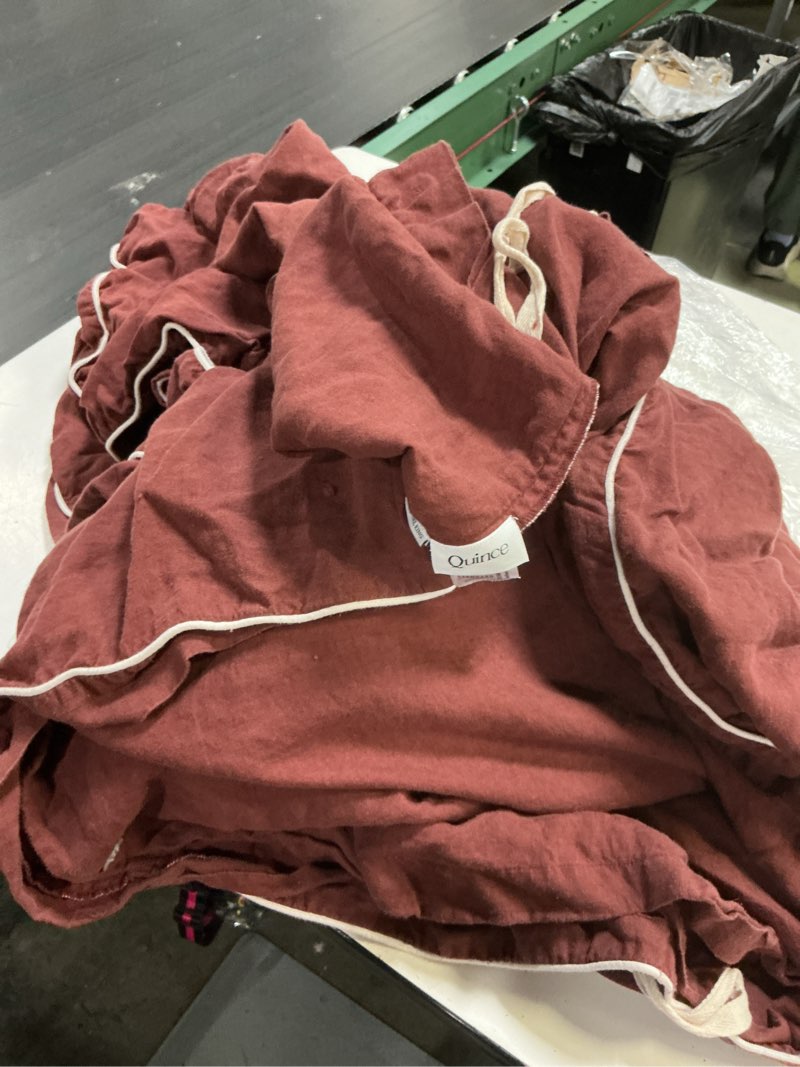 Condition photo showing Good Condition for quince 100% linen king/cal king duvet set bordeaux